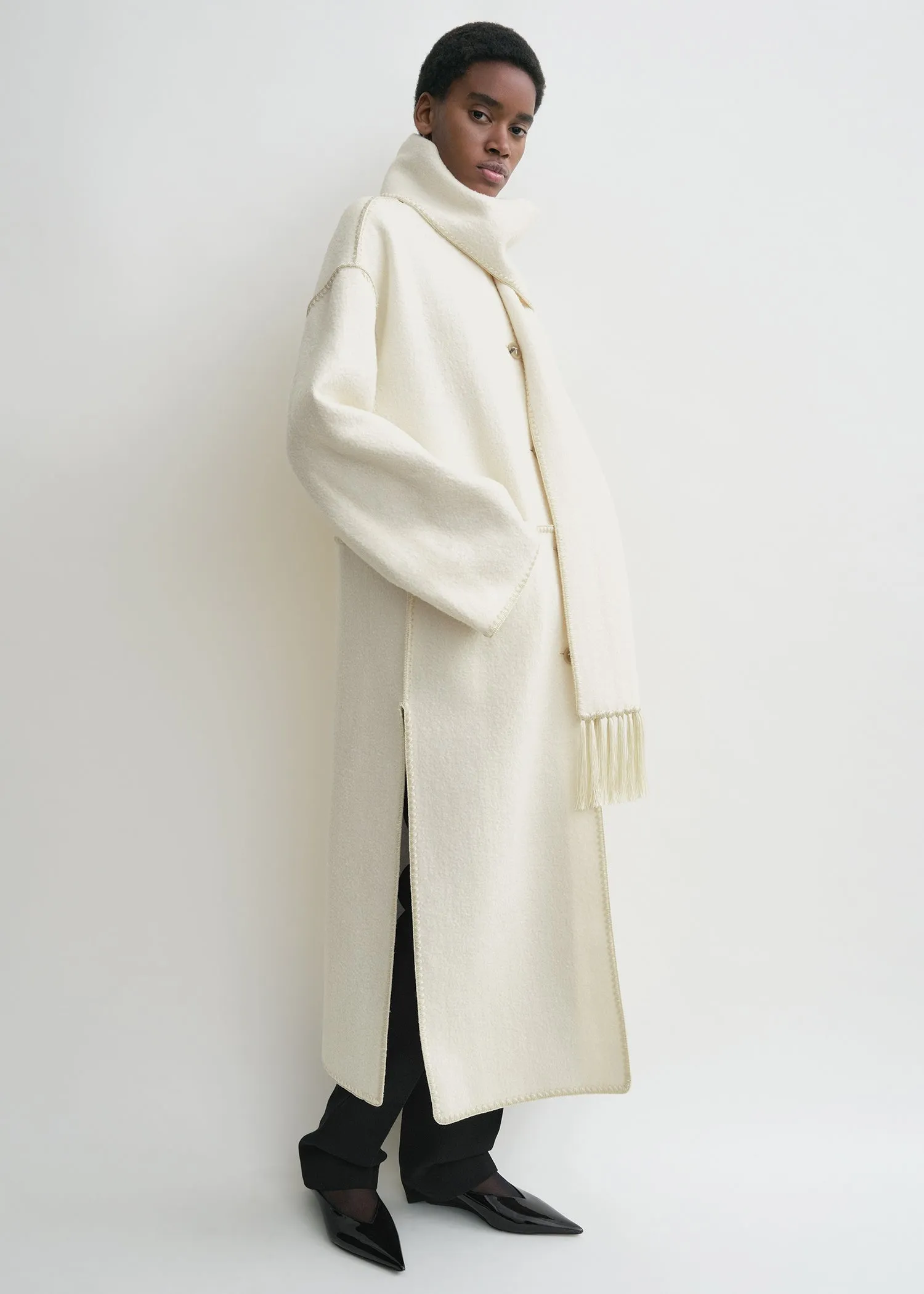 Embroidered scarf coat off white