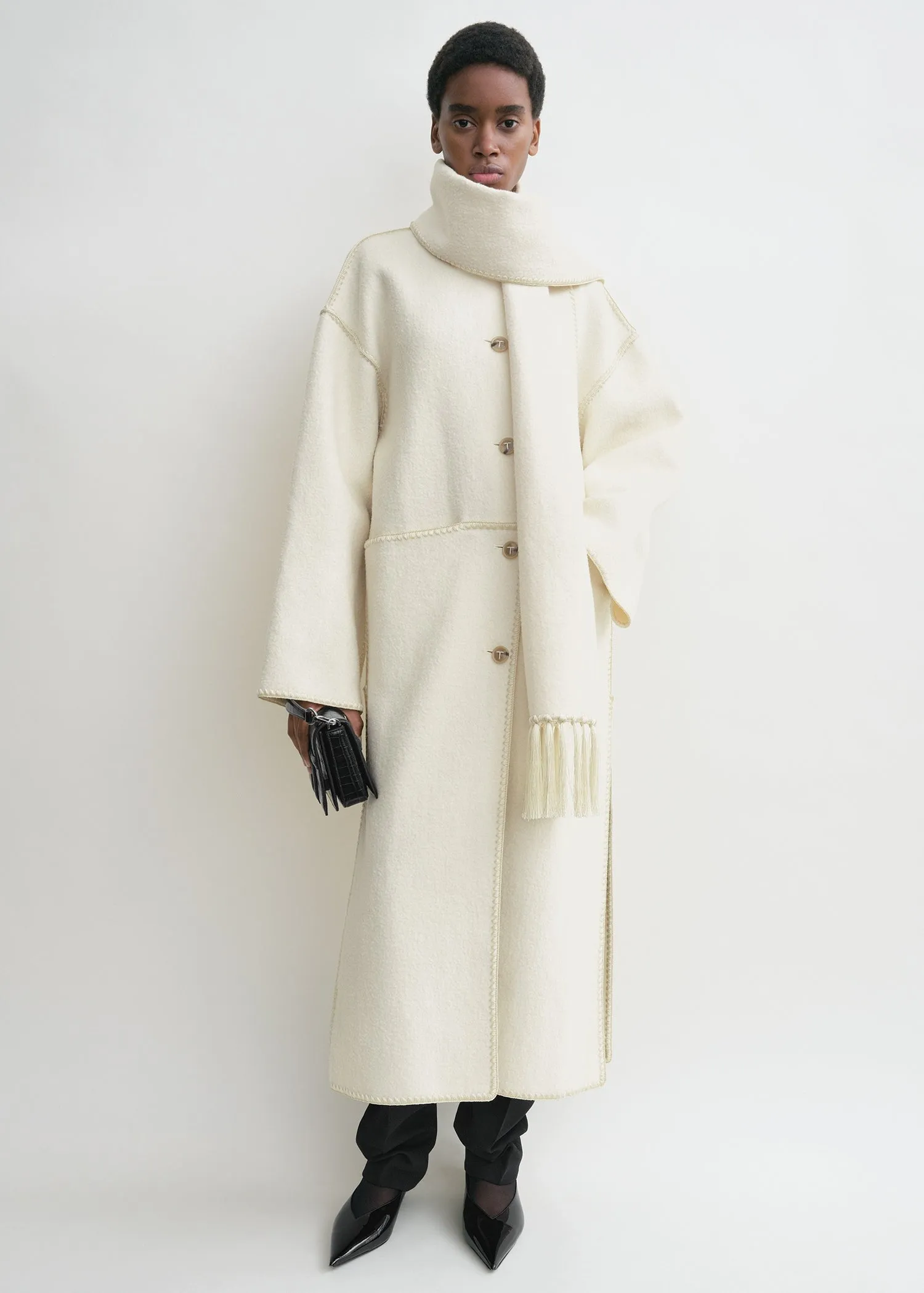 Embroidered scarf coat off white