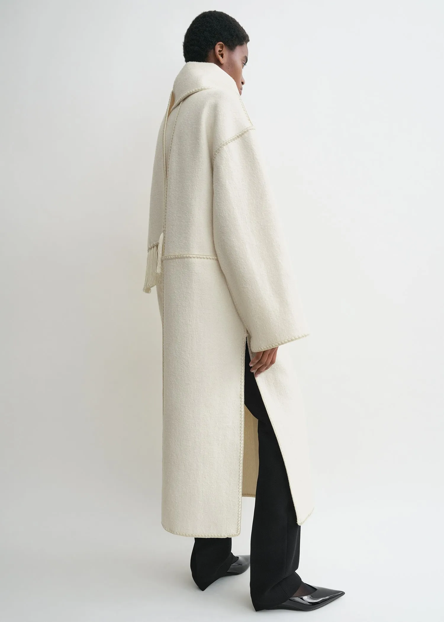 Embroidered scarf coat off white