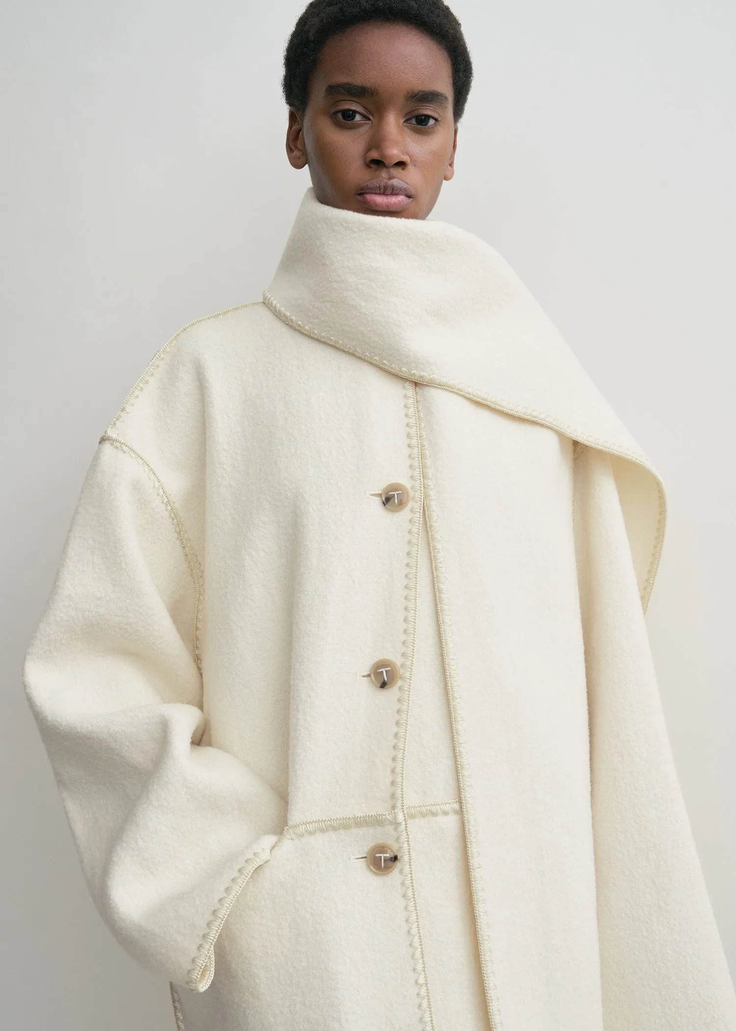 Embroidered scarf coat off white